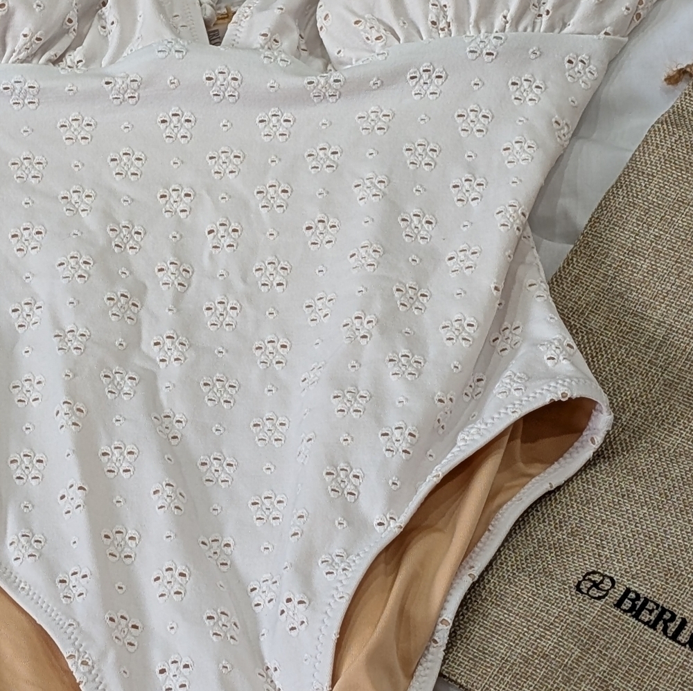 Berlook, NWT, Floral Cutout One-Piece Swimsuit - Picture 3 of 5